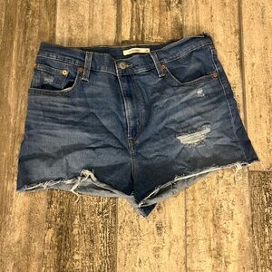 Levi's High Rise Shorts - Size 32